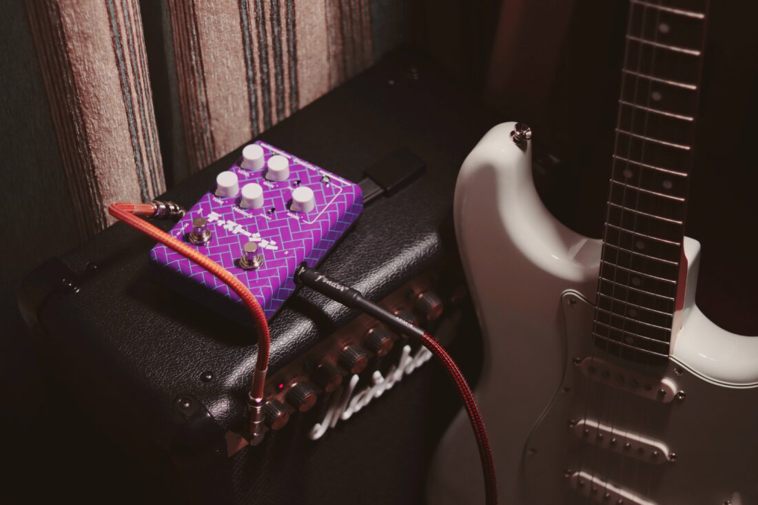エフェクターは繋ぐ順番に気を付けよう！エレキギターの正しいセッティング方法 | TRIVISION STUDIO